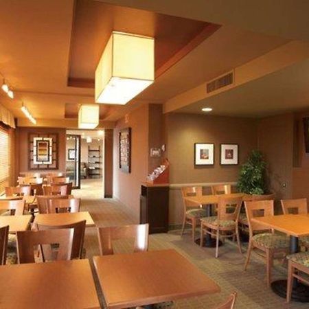 Quality Inn&Suites Aéroport P.E. Montréal-Trudeau Airport Dorval Exterior foto