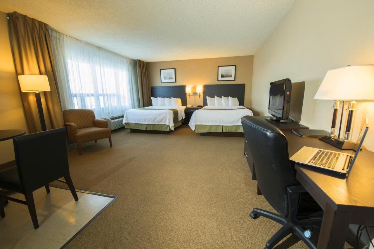 Quality Inn&Suites Aéroport P.E. Montréal-Trudeau Airport Dorval Exterior foto