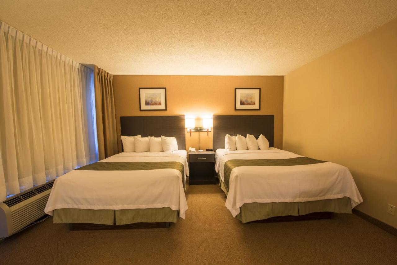 Quality Inn&Suites Aéroport P.E. Montréal-Trudeau Airport Dorval Exterior foto