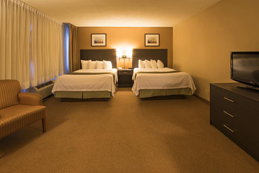 Quality Inn&Suites Aéroport P.E. Montréal-Trudeau Airport Dorval Exterior foto