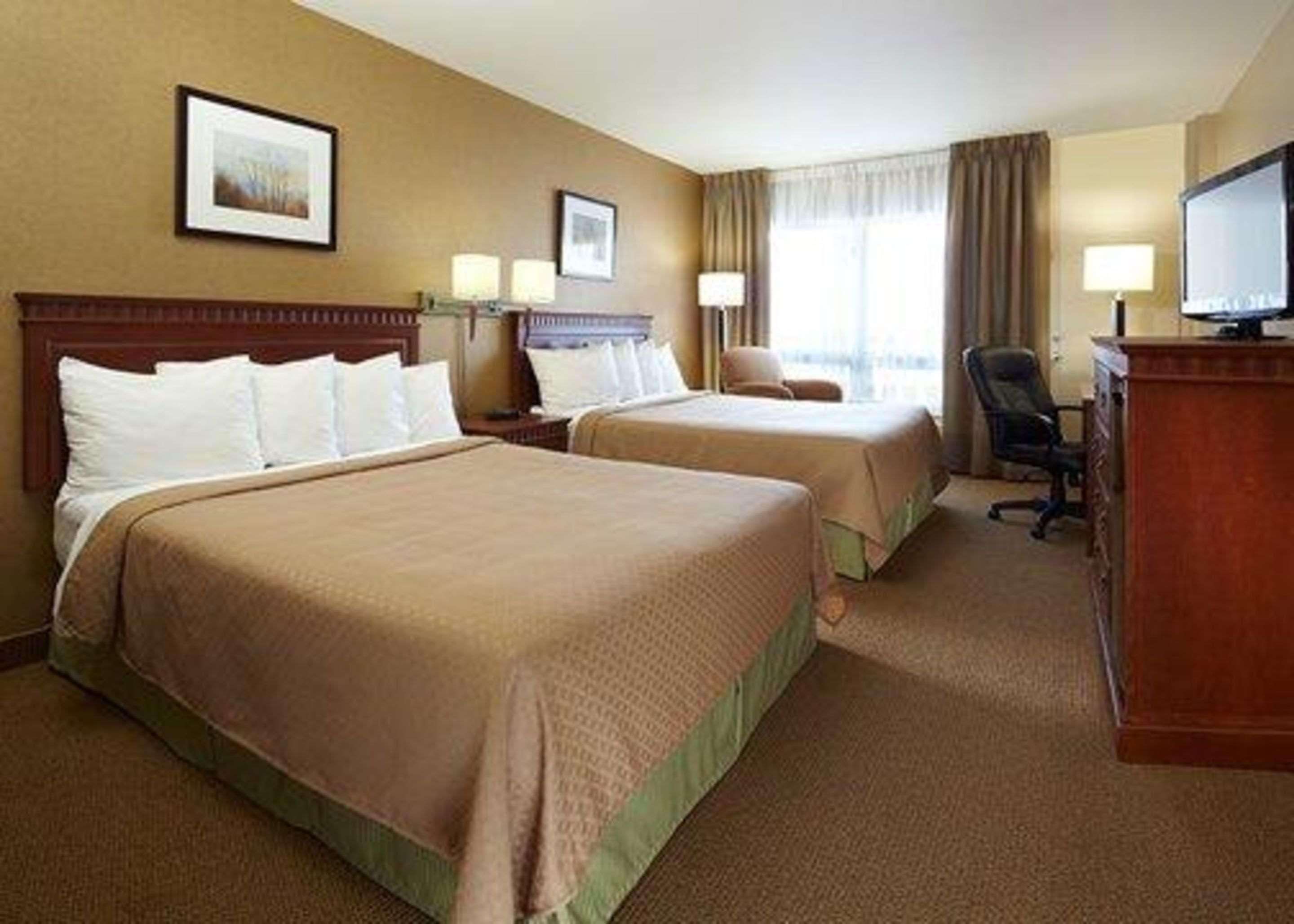 Quality Inn&Suites Aéroport P.E. Montréal-Trudeau Airport Dorval Exterior foto