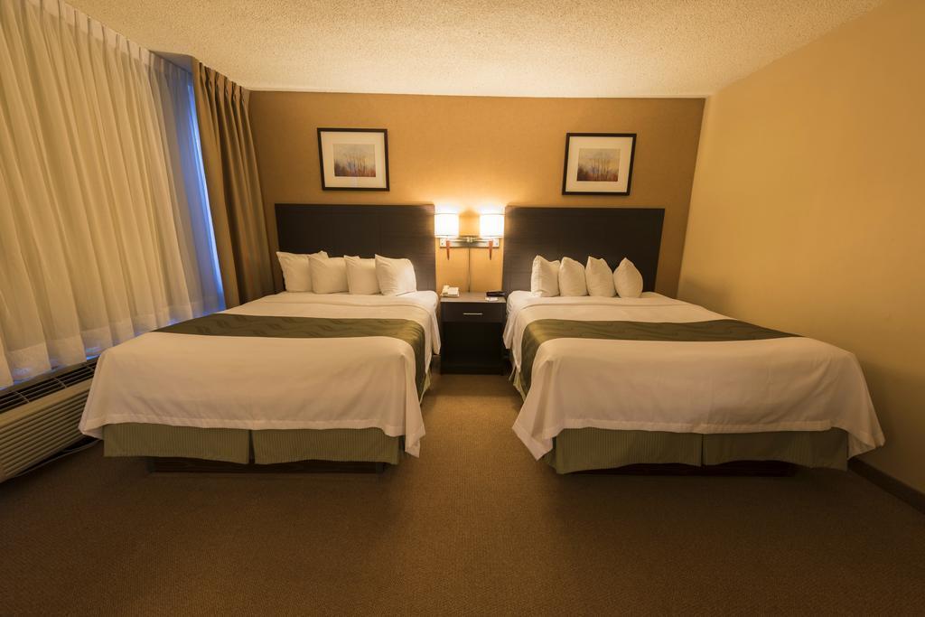 Quality Inn&Suites Aéroport P.E. Montréal-Trudeau Airport Dorval Exterior foto