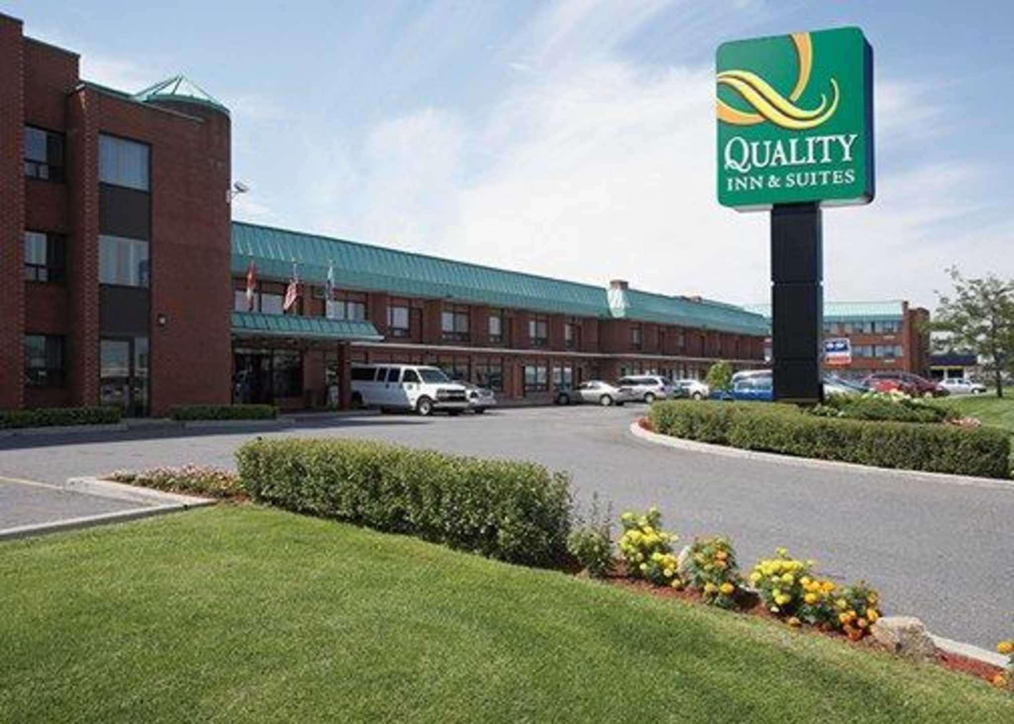 Quality Inn&Suites Aéroport P.E. Montréal-Trudeau Airport Dorval Exterior foto