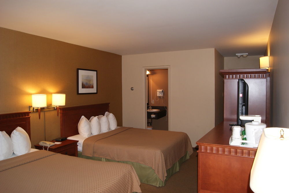Quality Inn&Suites Aéroport P.E. Montréal-Trudeau Airport Dorval Exterior foto