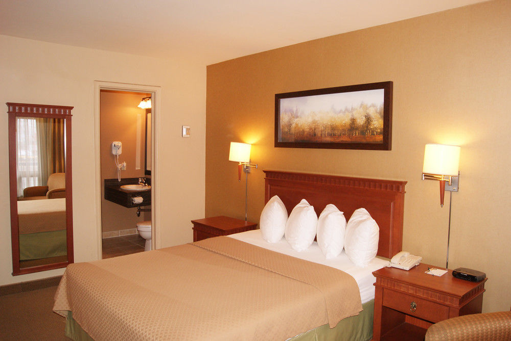 Quality Inn&Suites Aéroport P.E. Montréal-Trudeau Airport Dorval Exterior foto