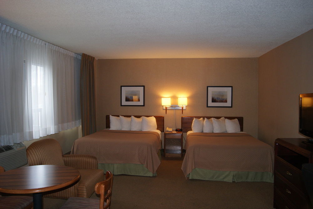 Quality Inn&Suites Aéroport P.E. Montréal-Trudeau Airport Dorval Exterior foto